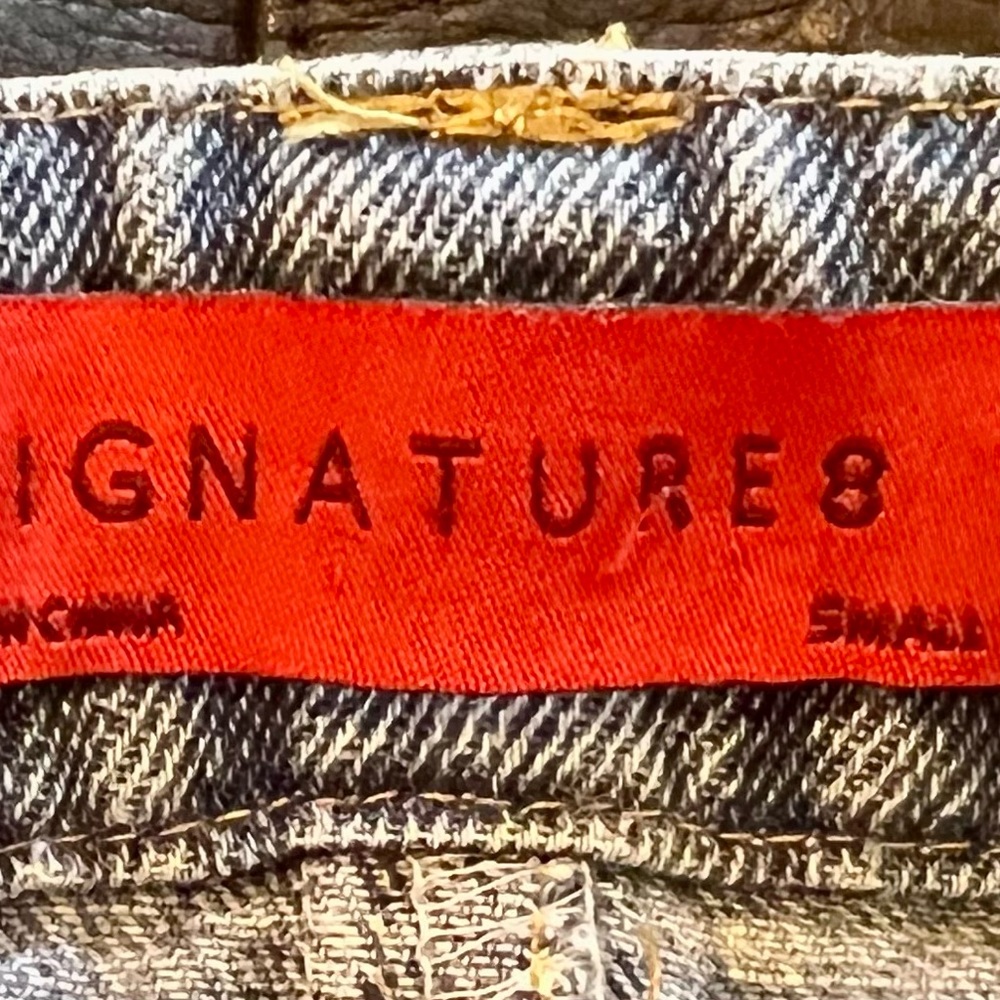 Signature 8 - Picture 2 of 2